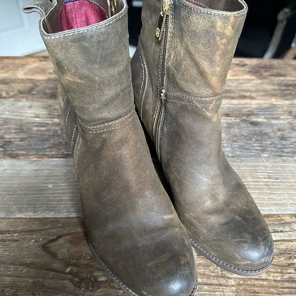Tommy Hilfiger Boots - Picture 1 of 8